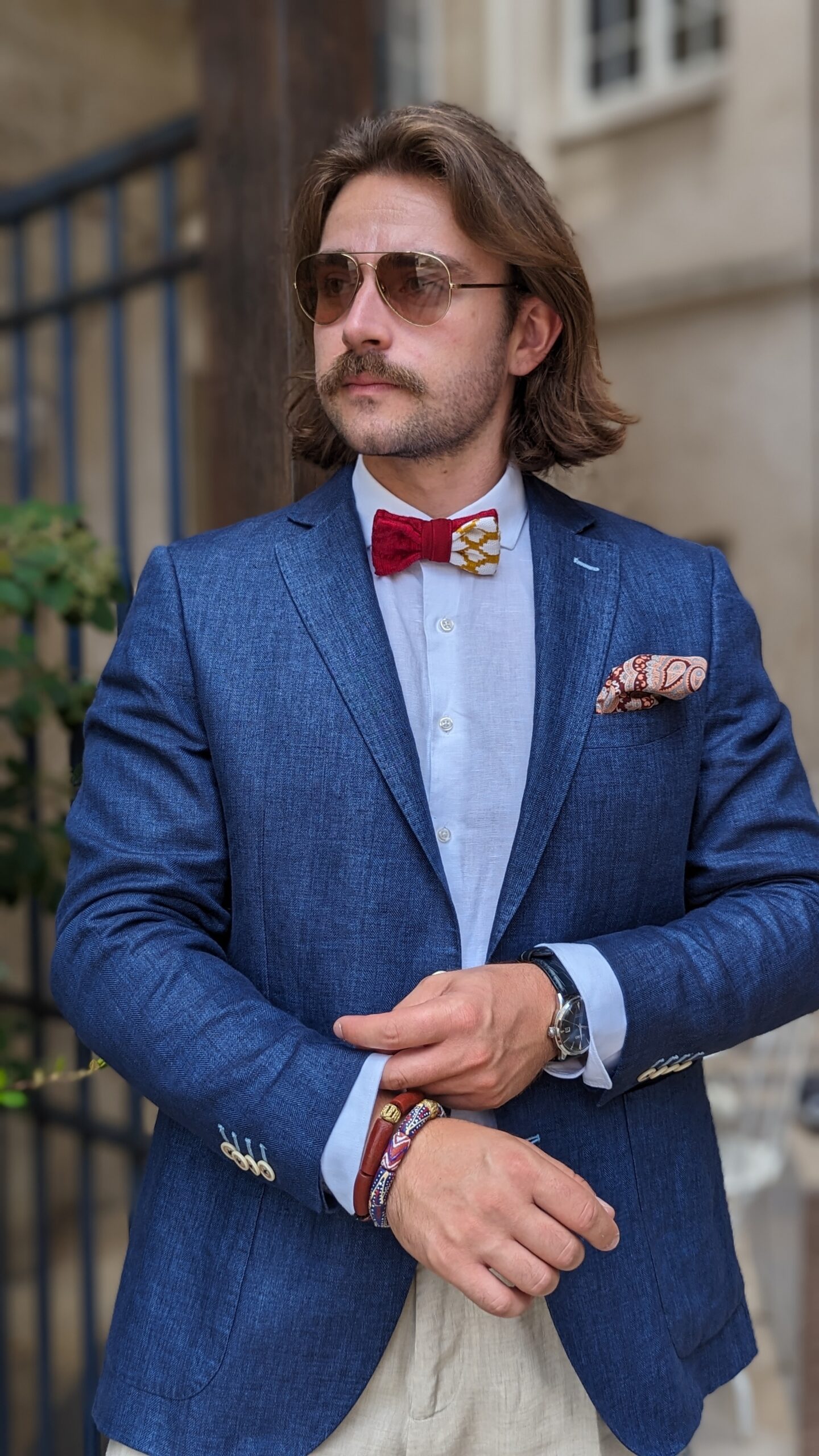 🎩 Comment porter un nœud papillon en kente avec élégance ?