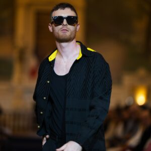 Veste noire et jaune fluo Le K lumineux en Kente