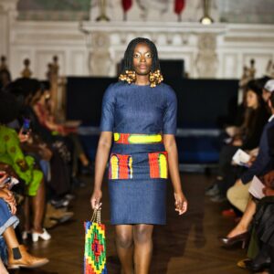 Robe en jean bleu brut et Kente - Pockets